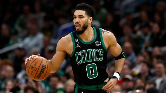 开云app-【现场】季后赛开门红之夜 塔图姆为何被球队罚款？