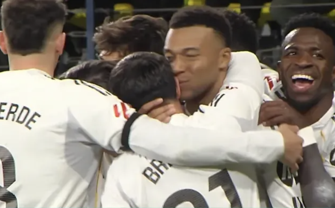 开云APP下载-亲吻26岁兄弟！姆巴佩再秀勺子点球+感人故事曝光 皇马5连胜领跑