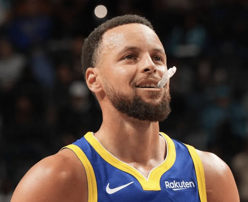 开云APP下载-Amick：库里一直在幕后积极推动复出，希望在附加赛前找节奏