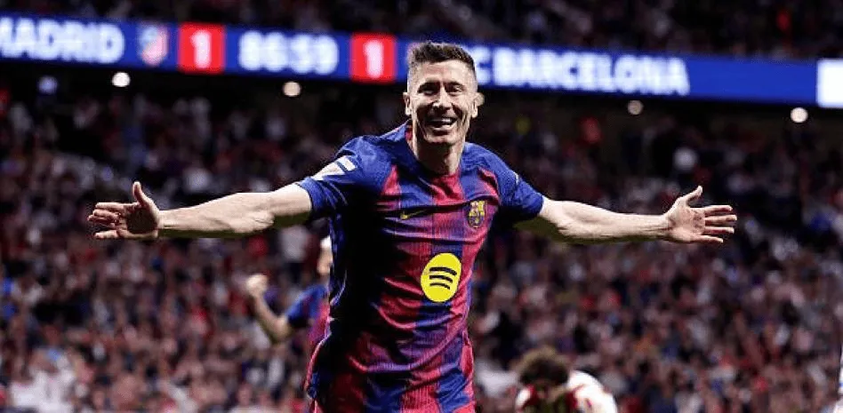 开云移动端-维埃里：尤文可能会签下莱万，但我认为他更适合AC米兰